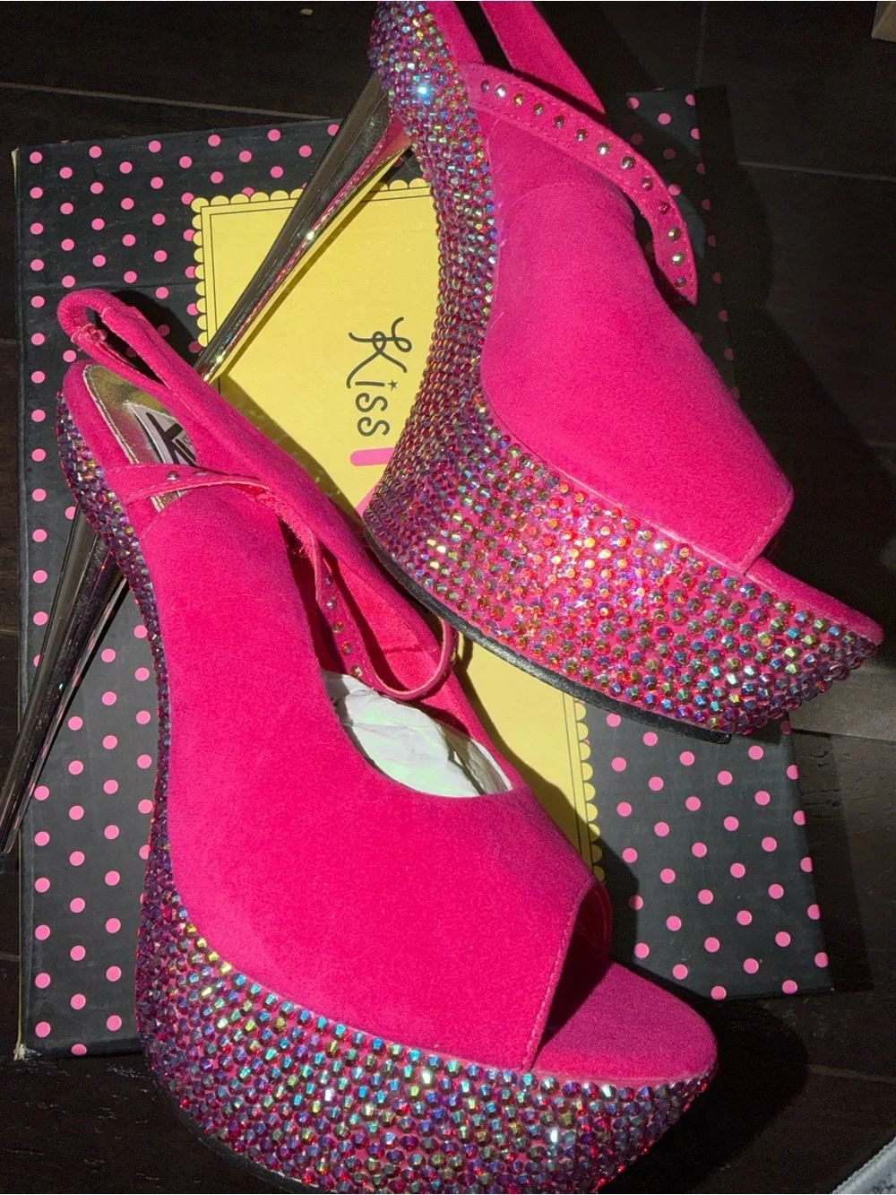 Kiss Kouture vibrant hot
